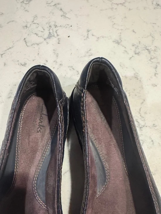 Clarks Women's Y2K Black Leather Ballet Flats with Brass Ring Buckle Accent - Picture 4 of 10